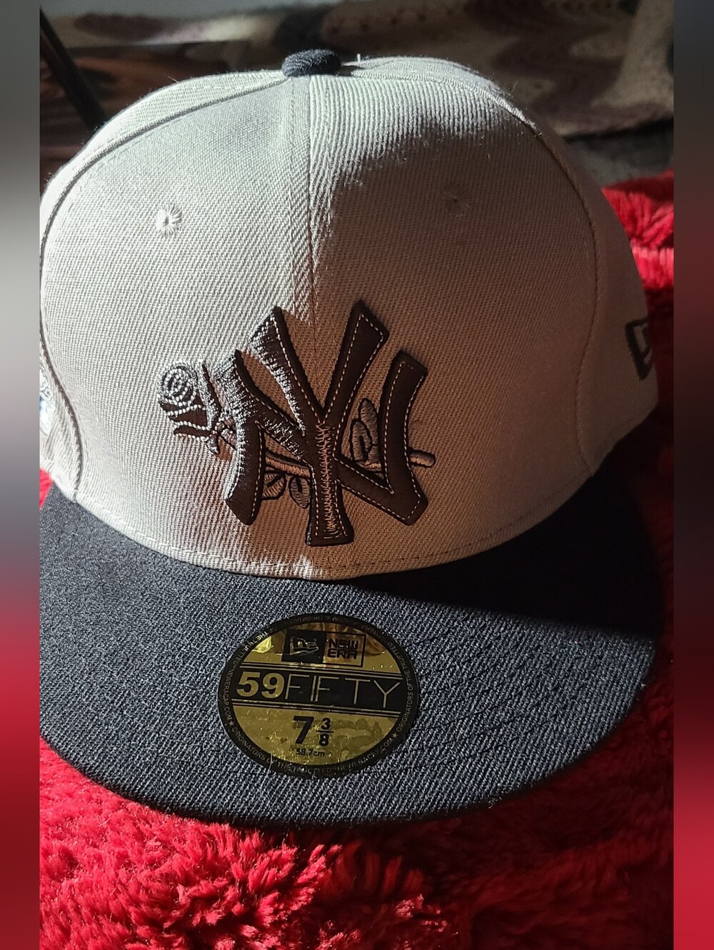 New York Yankees Rose Fitted Cap Two-Tone Gray and Black... 7 3/8 Brand New